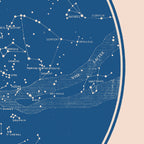 Affiche « Carte céleste » : carte bleue constellations et lignes blanches.