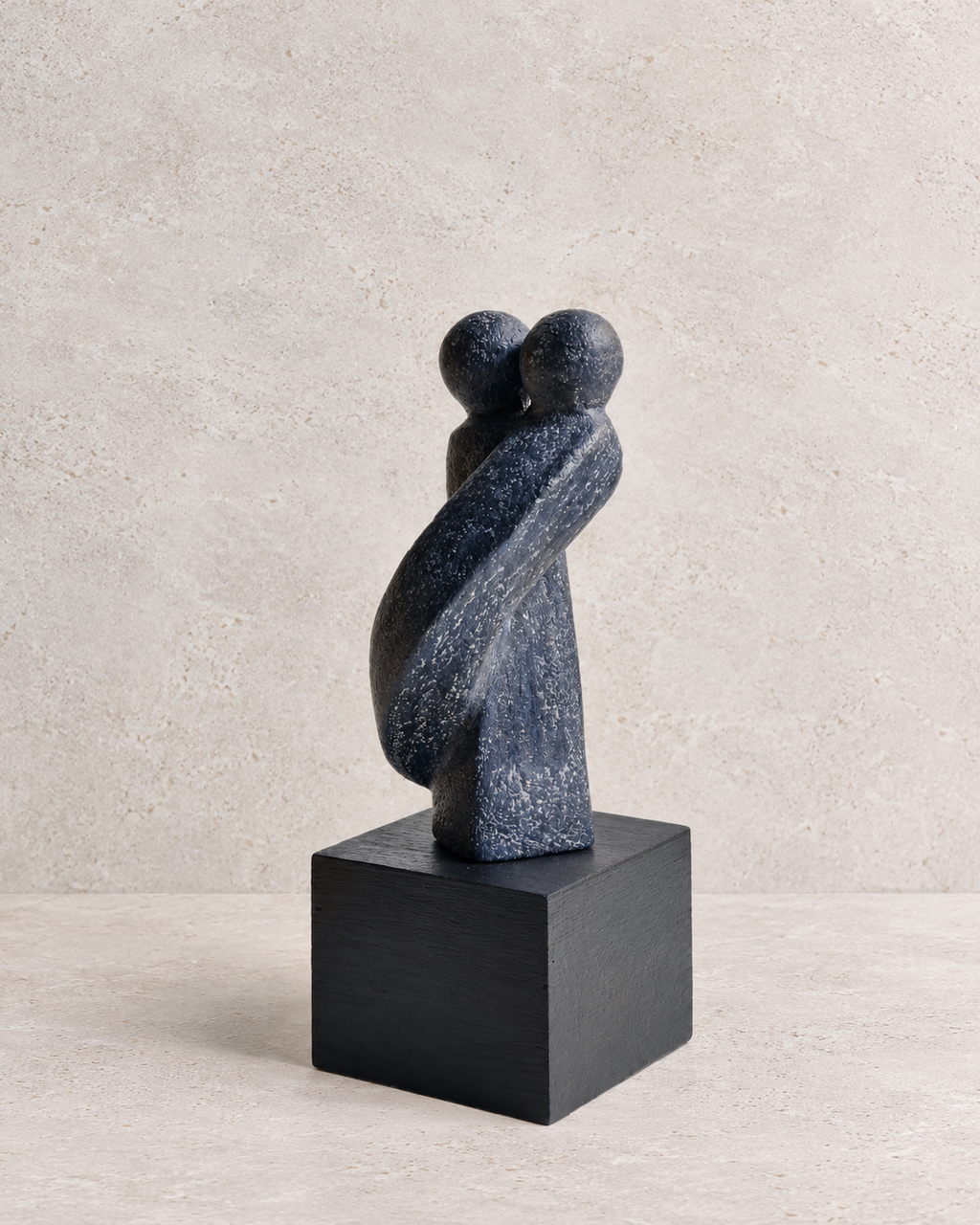 Sculpture couple Precious Moments IV