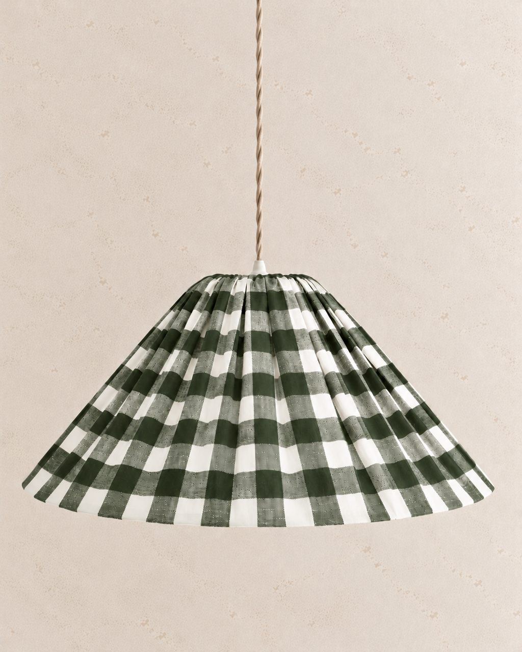 Suspension conique Malala vert kaki : abat-jour maxi vichy pour un intérieur chaleureux