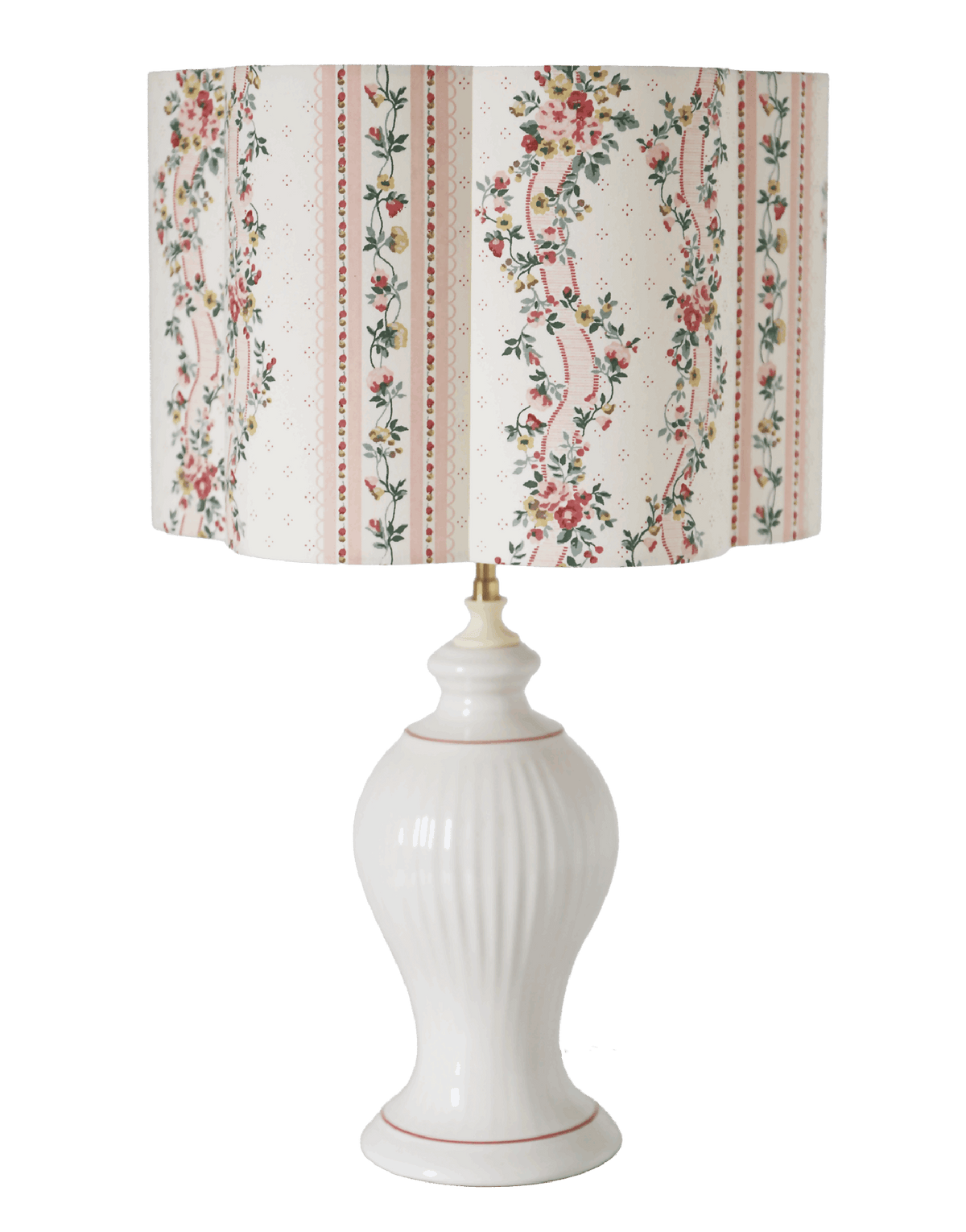 Abat-jour forme fleur Flora Pontavel sur lampe, motif fleuri crème et rayures, base blanche