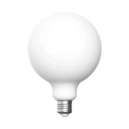 Ampoule LED G125 effet porcelaine, globe blanc opalin et culot à vis