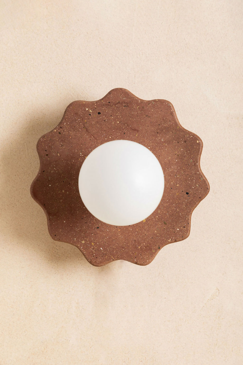 Applique murale ELLA florale chocolat moucheté, avec diffuseur rond blanc