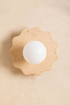 Applique murale ELLA florale sable clair granuleux, avec diffuseur rond blanc