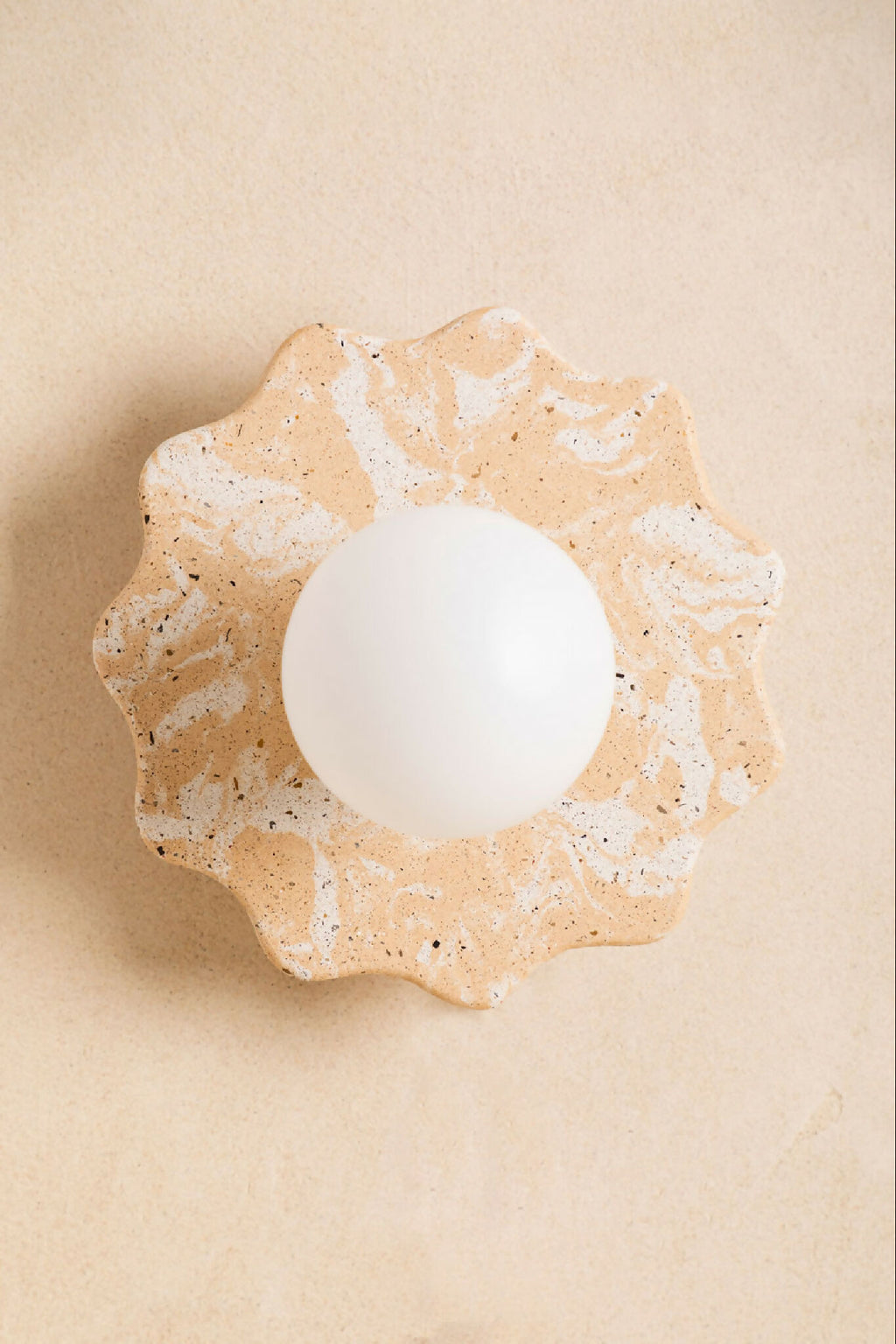 Applique murale ELLA florale crème à éclats beiges, avec diffuseur rond blanc