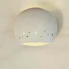 Applique murale Voie Lactée, demi-lune blanche texturée avec points lumineux et lueur en bas