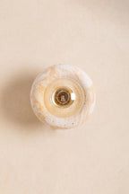 Applique murale ronde blanc cassé à effet moucheté, douille laiton et verre transparent