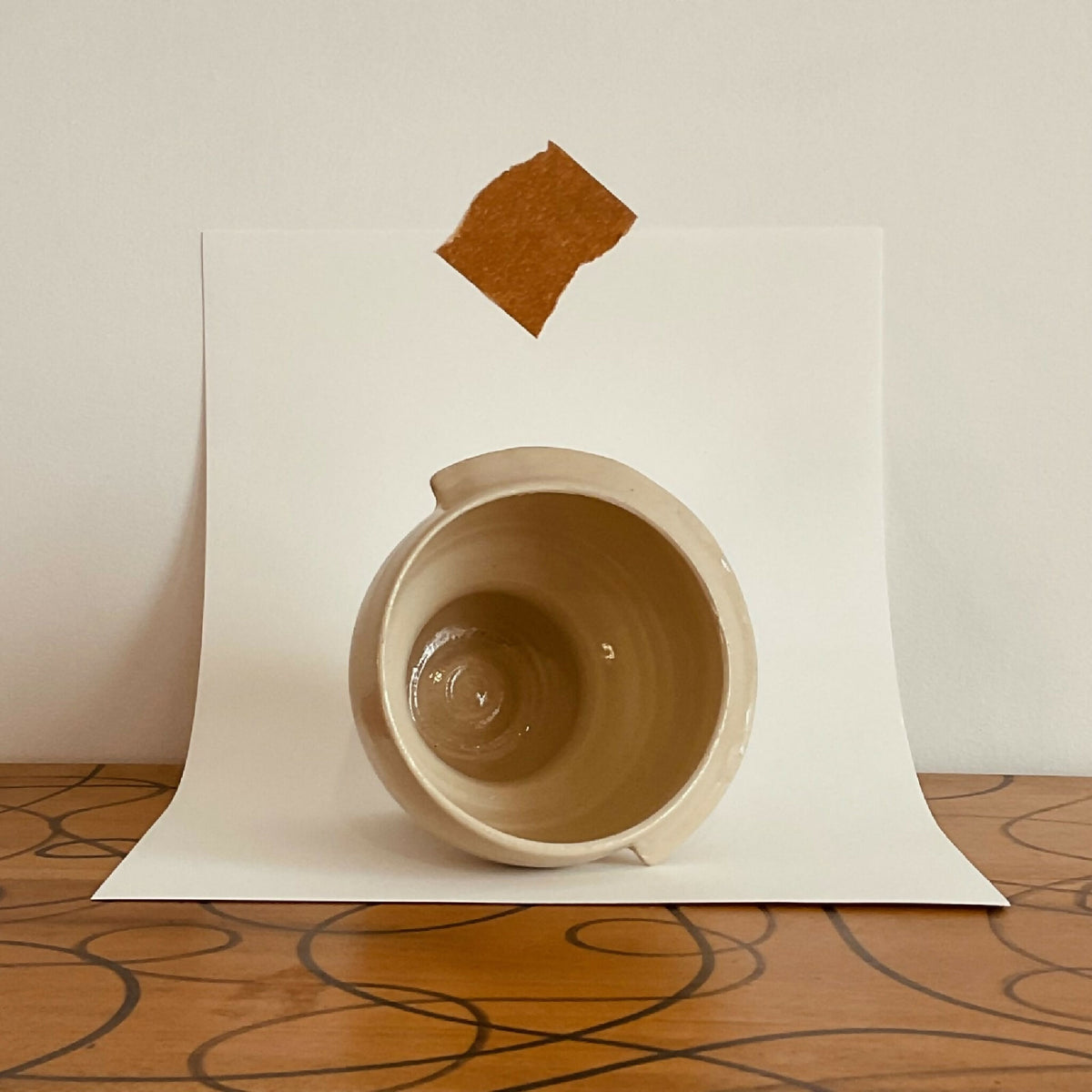 Tasse Bulle en céramique beige, vue intérieure du bol.