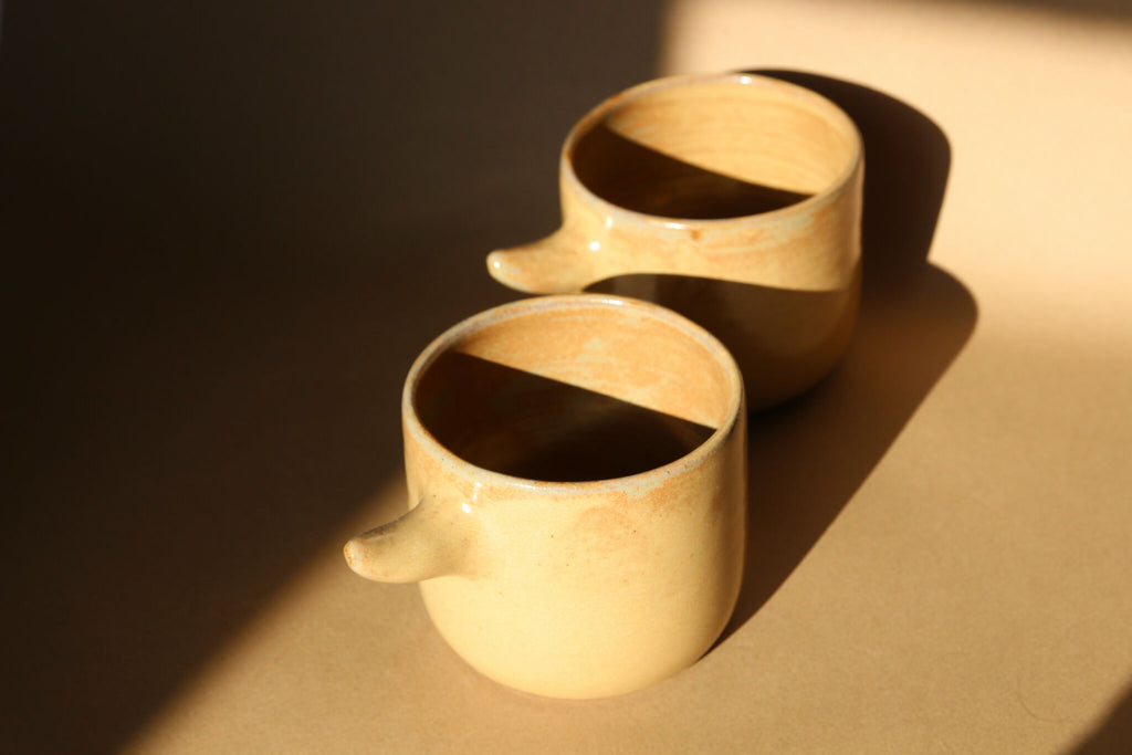 Tasses « Horn » caramel en céramique, trois pièces, anses en forme de cornes