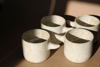 Set de tasses « Horn » blanches mouchetées, six tasses, anses en cornes