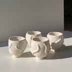 Lot de 4 tasses en céramique blanches à relief ondulé, forme organique