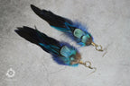 Paire de boucles d’oreilles à plumes bleu turquoise, crochets dorés