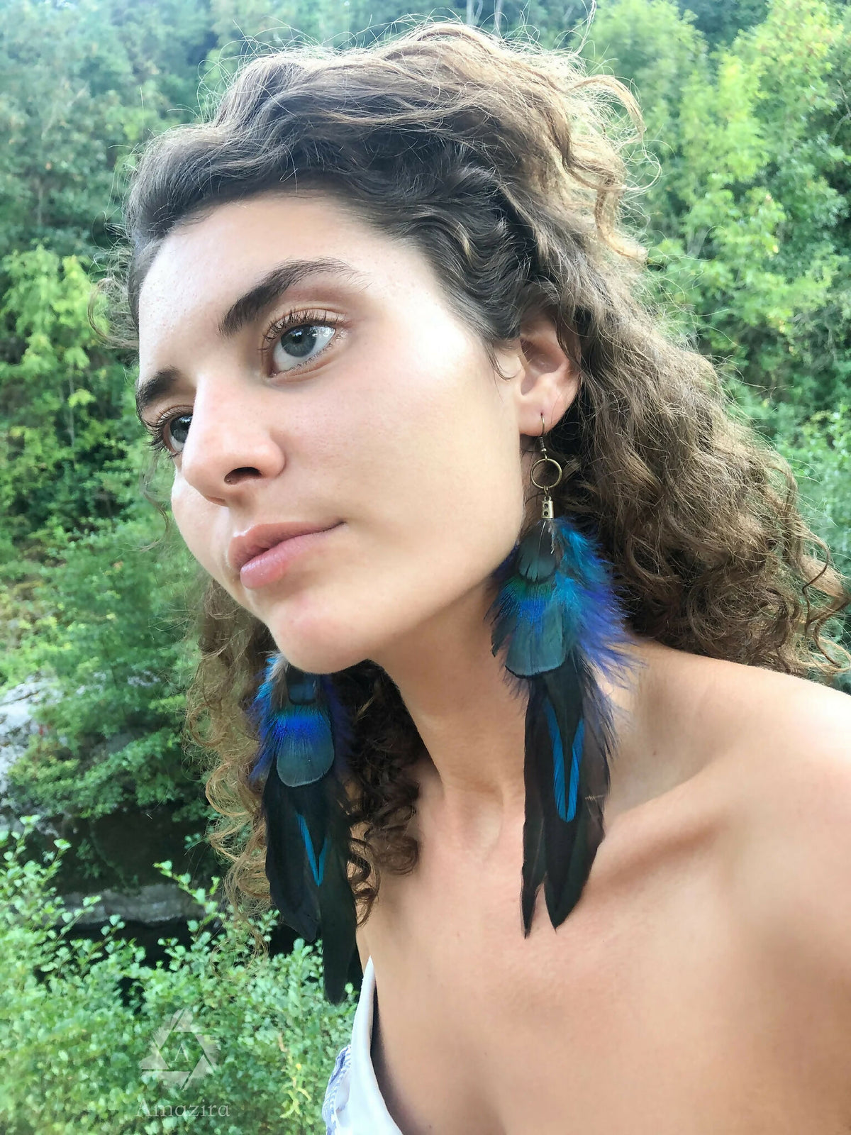 Boucles d’oreilles à plumes bleu turquoise, pendantes, portées