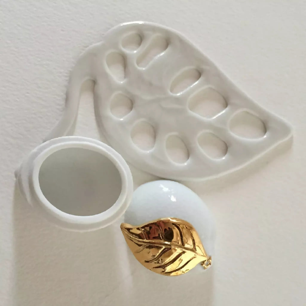 Boîte à bijoux citron avec compartiment rond ouvert et capot doré
