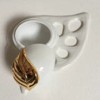 Boîte à bijoux citron : compartiment rond en porcelaine blanche et capot doré
