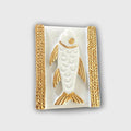 Boîte à bijoux en forme de poisson blanche avec bordures dorées et motif poisson
