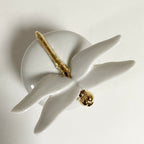 Boîte à sucre en porcelaine blanche, couvercle avec libellule dorée au corps texturé
