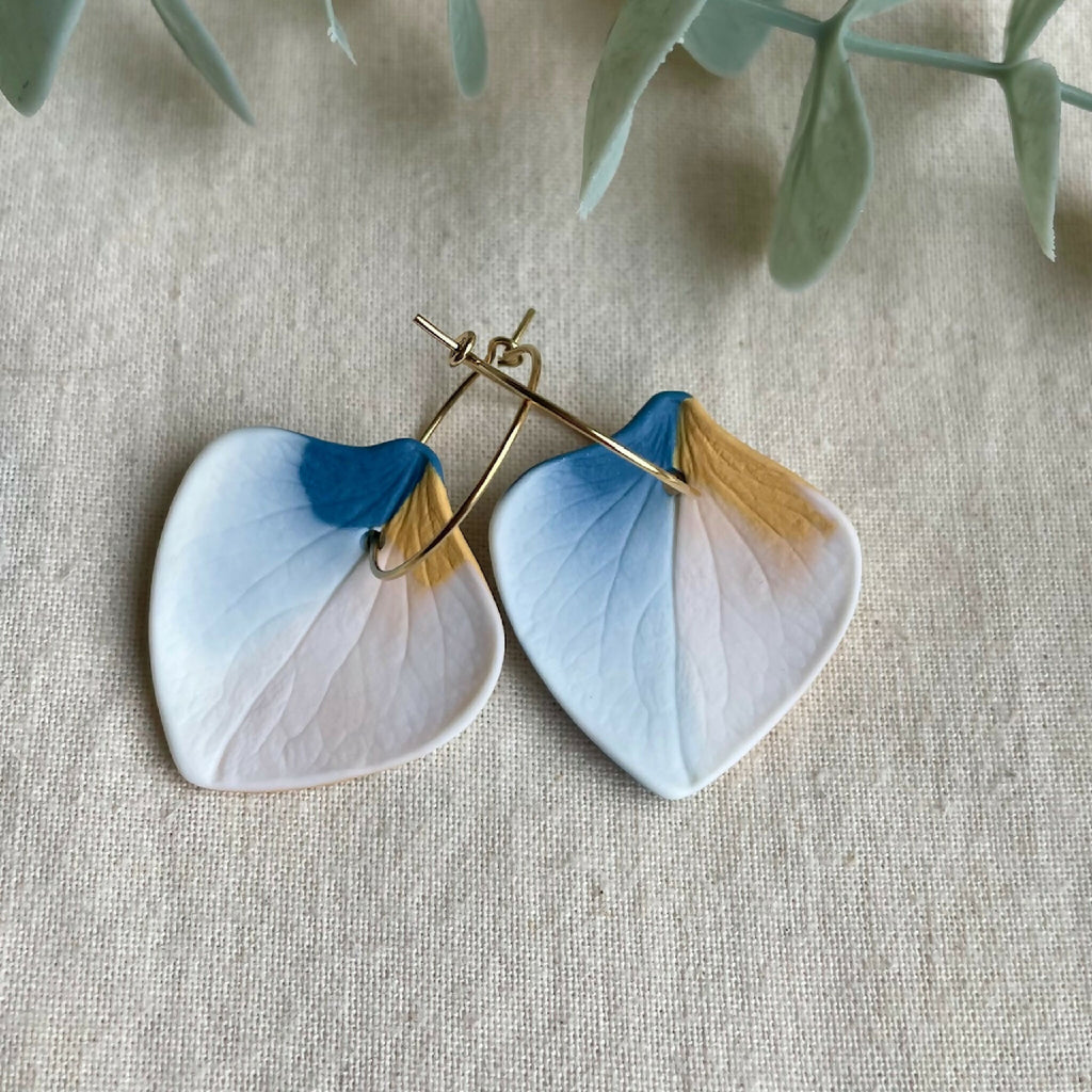Créoles Marie Courtillat en porcelaine, grands pendentifs cœur bleu et blanc