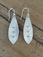 Boucles d’oreilles pendantes en gouttes texturées argent, fermoir crochets