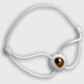 Bracelet en cordon blanc avec perle goutte dorée