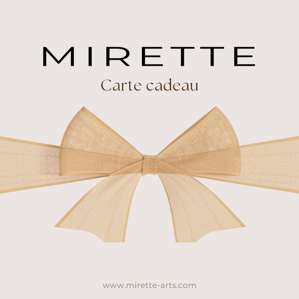 Carte-cadeau Mirette avec nœud papillon beige, texte « Carte cadeau ».