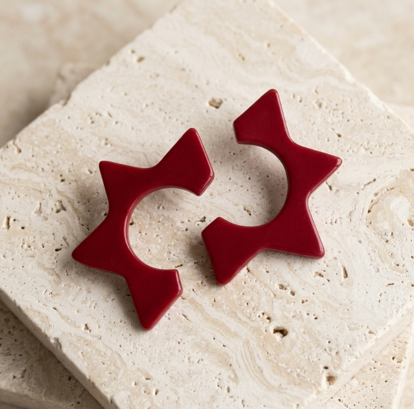 Boucles d’oreille clous étoile en porcelaine rouge, paire