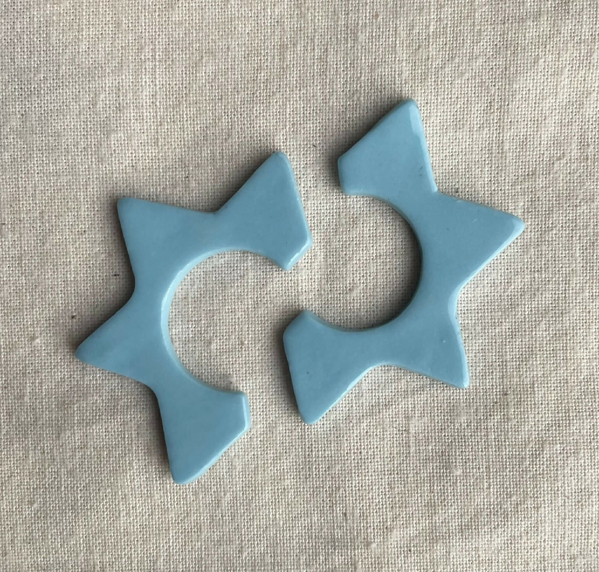 Boucles d’oreille en porcelaine en forme d’étoile, bleu clair