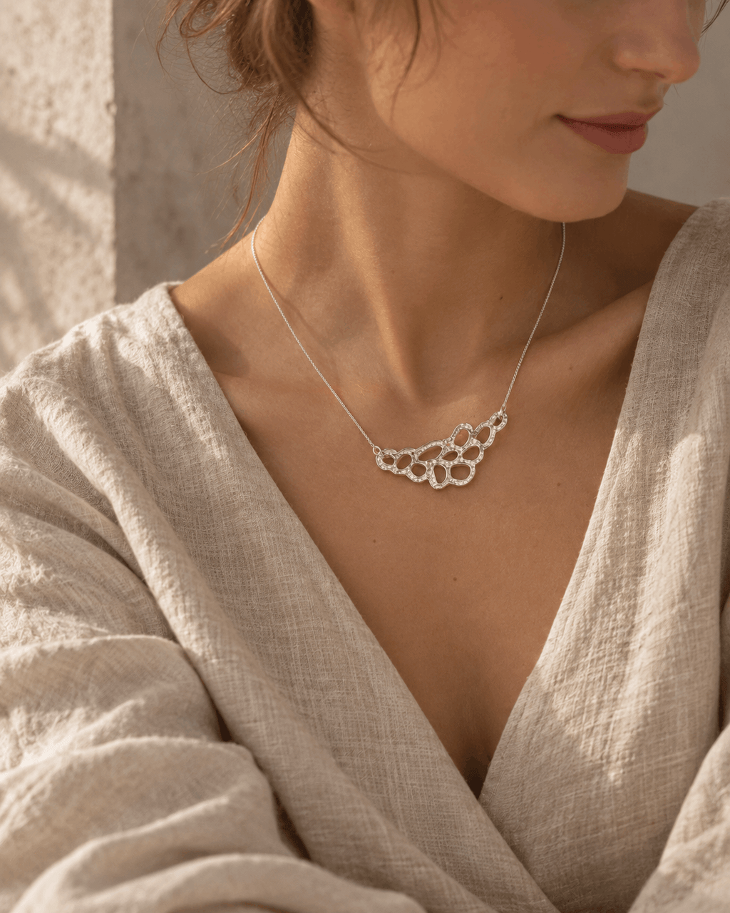 Collier en argent 925 à motif dentelle, porté au cou, chaîne fine