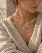 Collier en argent 925 à motif dentelle, porté au cou, chaîne fine