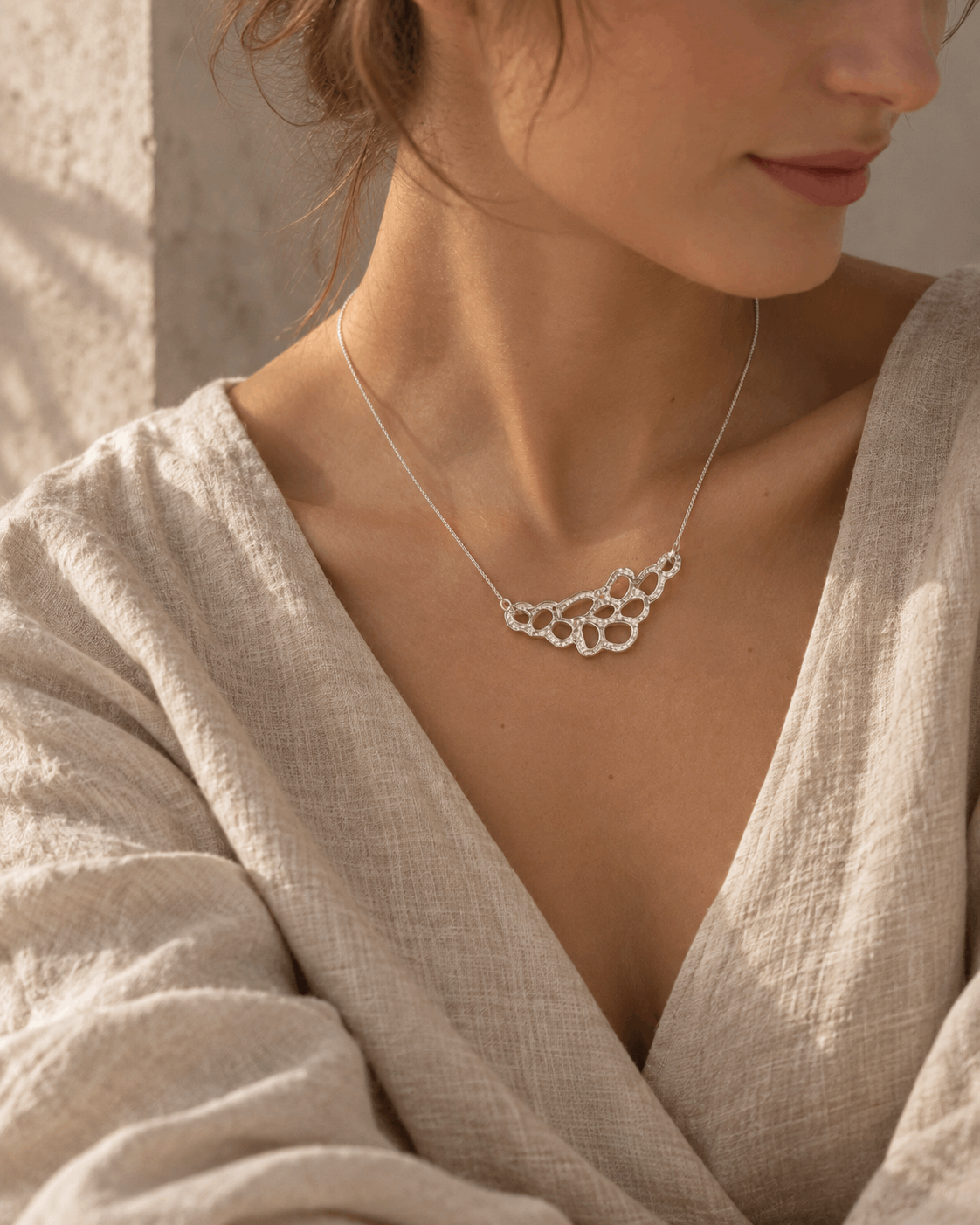 Collier en argent 925 à motif dentelle, porté au cou, chaîne fine