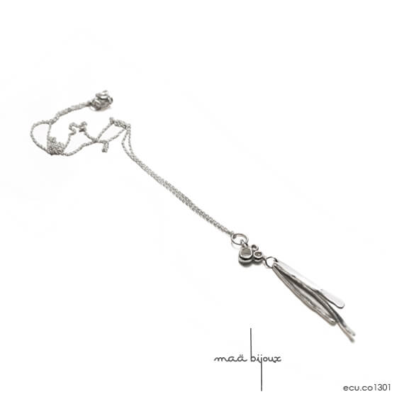 Discreet and subtle solid silver necklace, pendant with tassels