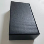Boîte noire rectangulaire pour collier