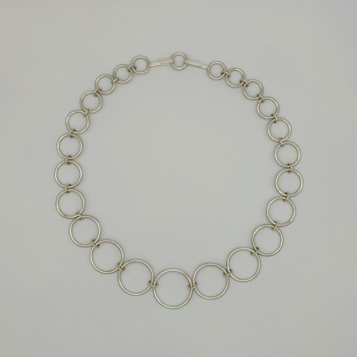 Collier à maillons ronds en métal argenté, forme de cercle