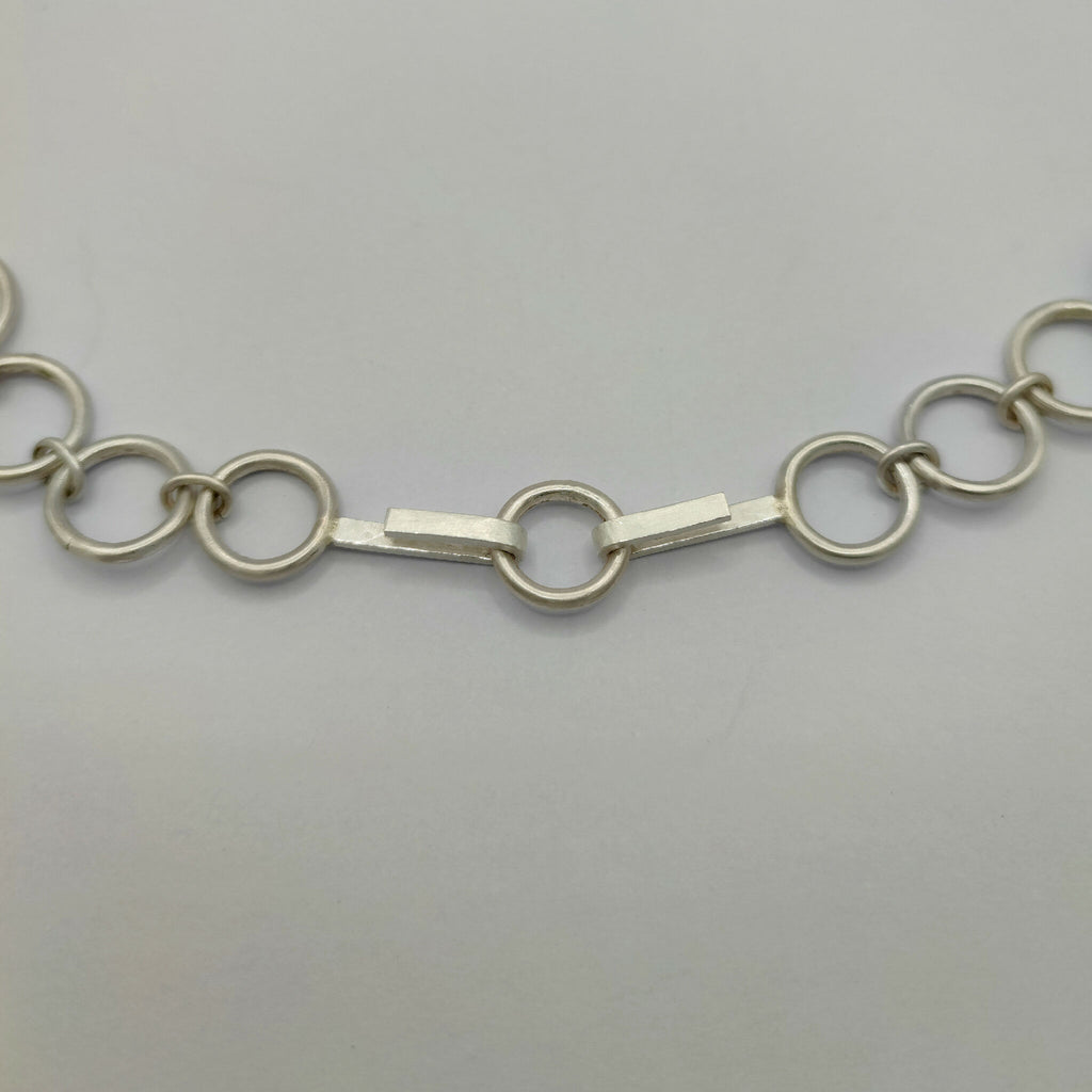 Fermoir de collier à maillons ronds en métal argenté