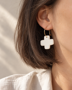 Créoles « Croix Étoilées » Boucles d'Oreilles en Porcelaine Blanche Émaillée