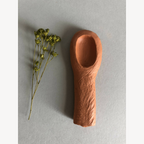 Cuillère à thé brune modèle #3, bol ovale et manche court, vue rapprochée