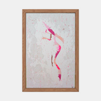 Tableau encadré : silhouette féminine à chapeau en rose, éclaboussures sur fond clair
