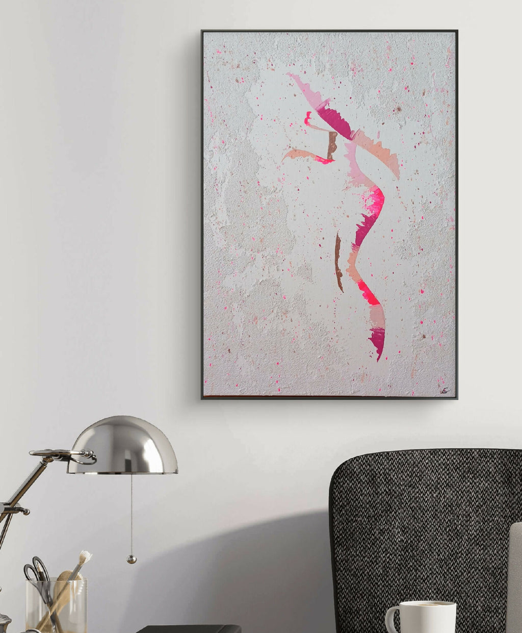 Affiche femme au chapeau en silhouette rose, éclaboussures, style peinture abstraite