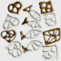 Décor de table 12 pièces : motifs pattes et poissons, blanc et doré