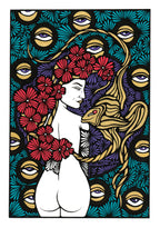 Illustration carrée rapprochée : profil femme blanche face dorée, yeux stylisés, fleurs rouges.