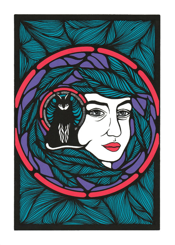 Illustration rapprochée: visage femme, animal noir, fond de plumes bleues, cercle rose