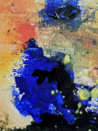 Détail de peinture abstraite Interstellaire : bleu profond, noir et touches orange/rouge