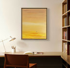 Tableau encadré au mur, dégradé jaune doré et beige façon coucher de soleil