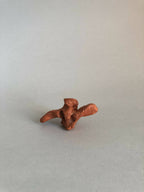 Petite sculpture en métal cuivré, forme abstraite avec deux ailes
