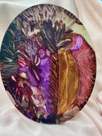 Encre circulaire « Little bird » : motif abstrait de plumes violettes, rouges et dorées