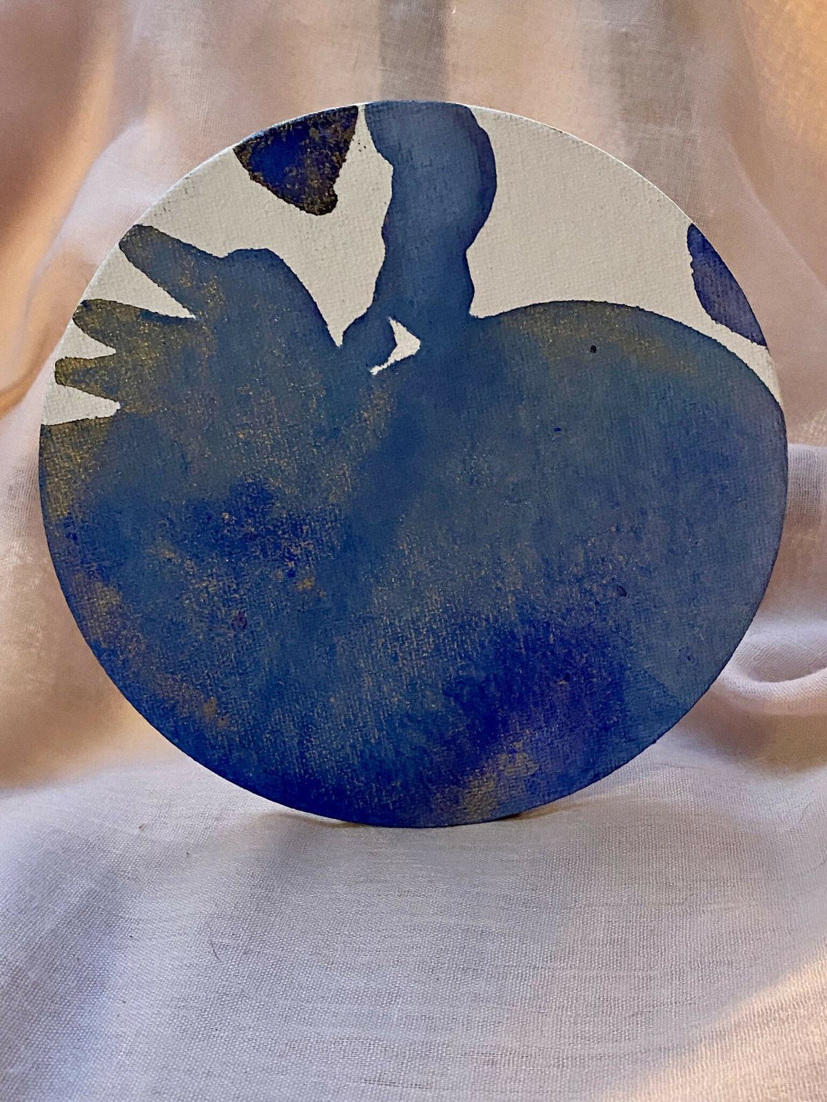 Encre « passage d’ange » : cercle bleu avec silhouette d’ange, motif artistique
