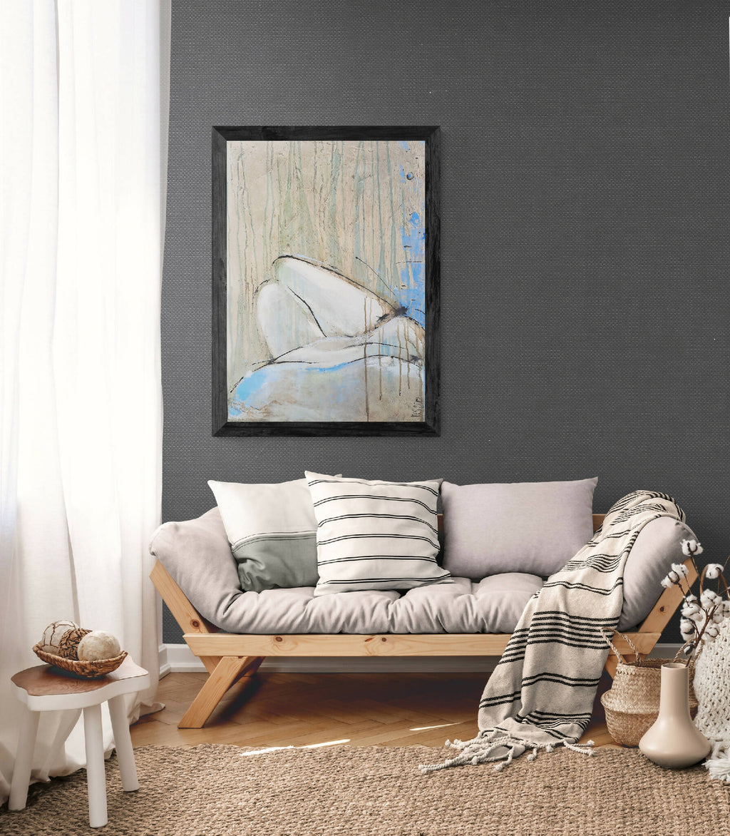 Tableau abstrait encadré avec personnage allongé, touches bleues et vertes