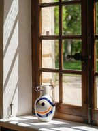 Vase buste en céramique blanche, anses, décor bleu/orange abstrait.