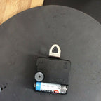 Dos d’horloge en raku avec mécanisme, attache et compartiment pile bouton