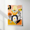 Illustration encadrée INES : œil stylisé, feuilles noires et motifs orange beige