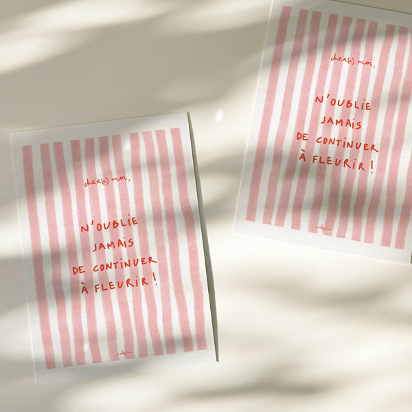 Carte de vœux rayée rose, texte « N’oublie jamais de continuer à fleurir ! »